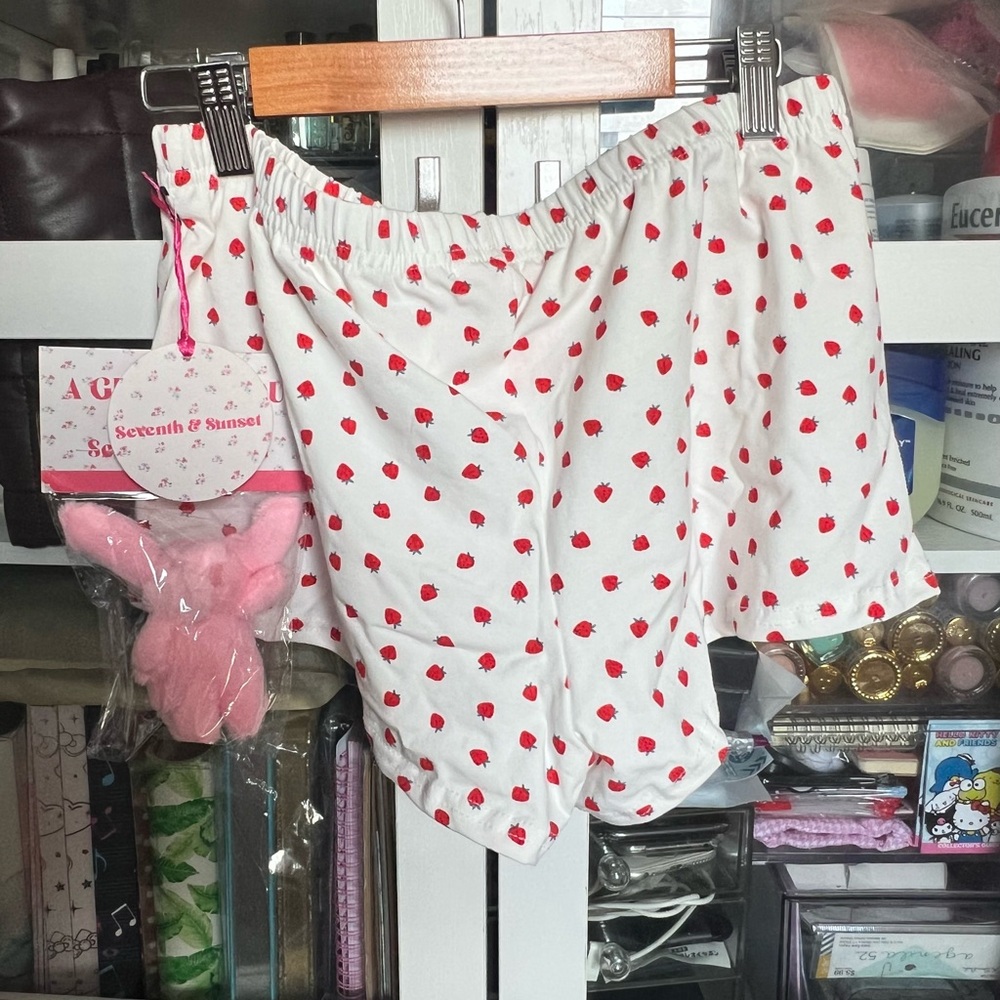 Seventh & Sunset Women's Sleep Lounge Shorts White with Strawberries Large NWT